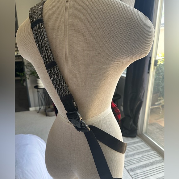 Kavu Black and Red plaid sling bag, NWOT - Picture 5 of 9